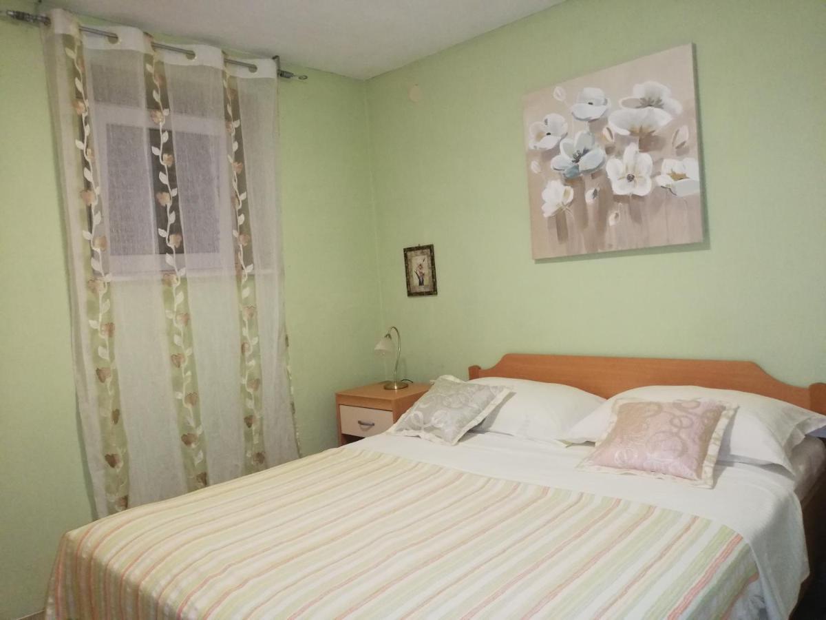 I&J Relaxing Beach Apartments Račišće Eksteriør billede