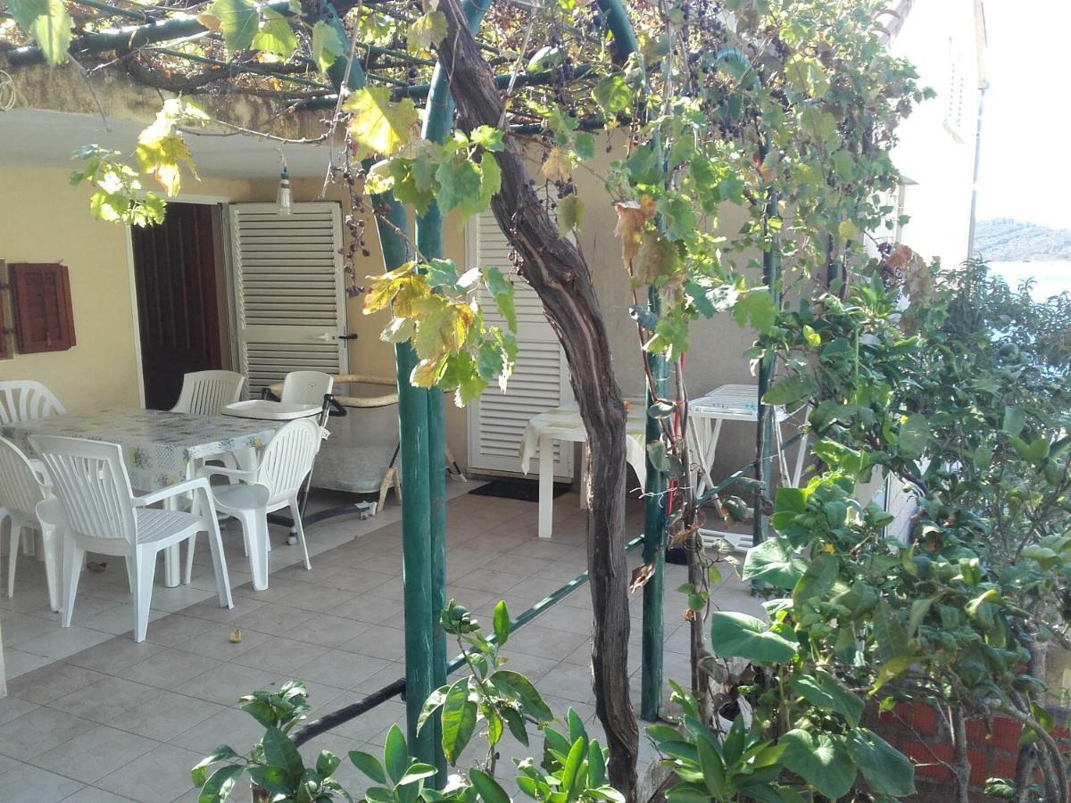 I&J Relaxing Beach Apartments Račišće Eksteriør billede