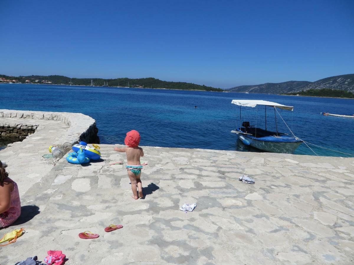 I&J Relaxing Beach Apartments Račišće Eksteriør billede