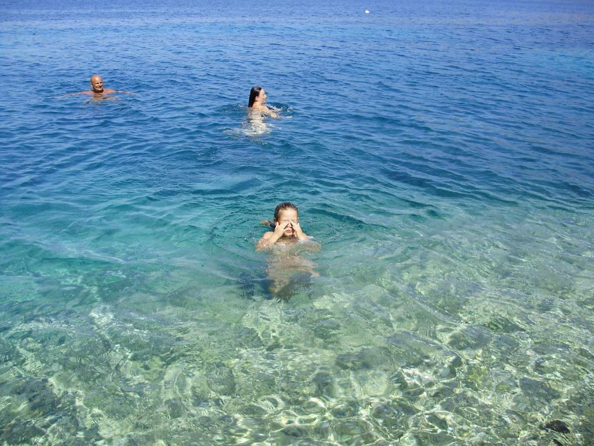 I&J Relaxing Beach Apartments Račišće Eksteriør billede