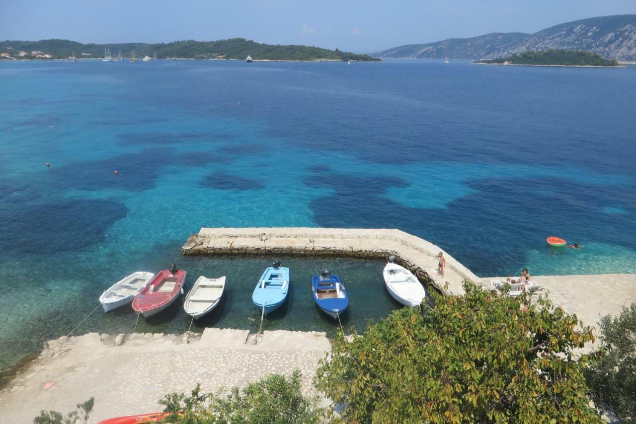 I&J Relaxing Beach Apartments Račišće Eksteriør billede