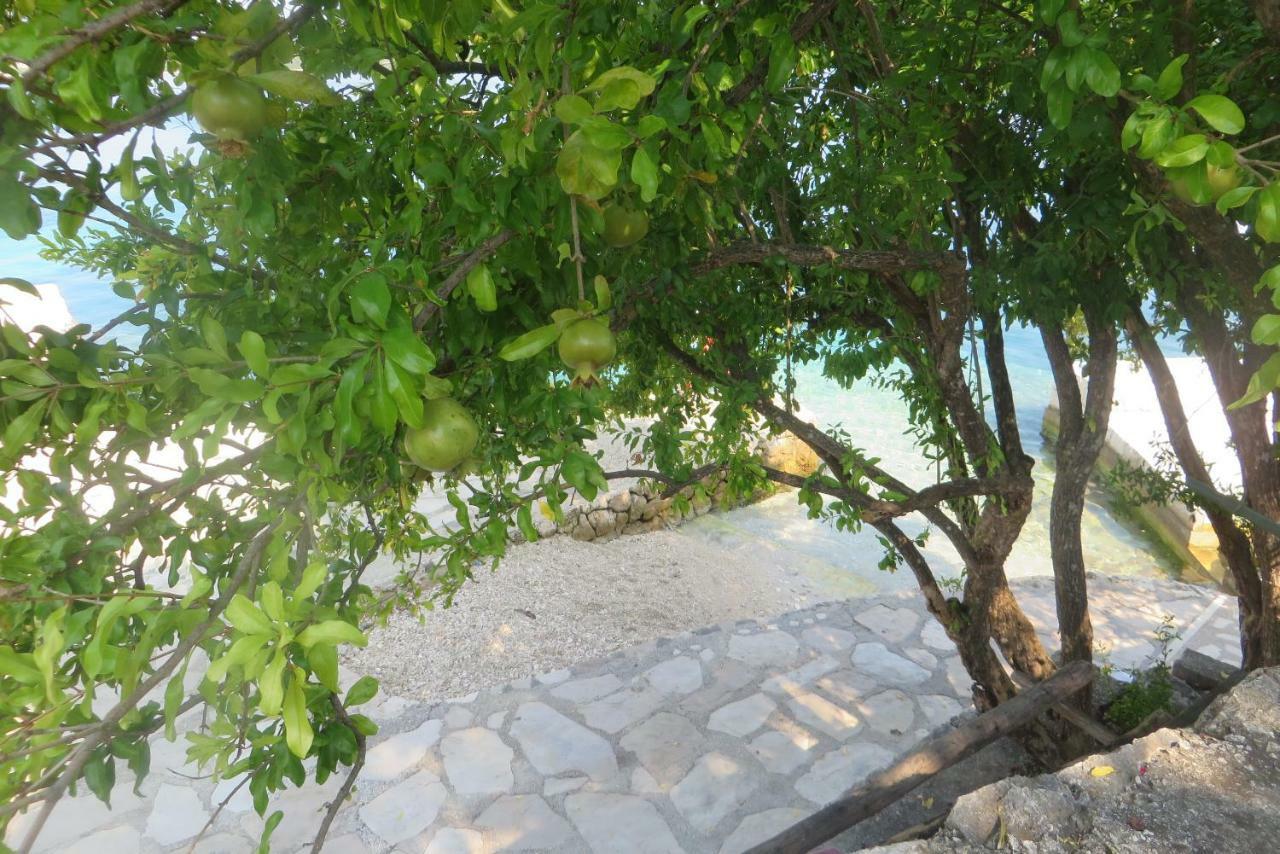 I&J Relaxing Beach Apartments Račišće Eksteriør billede