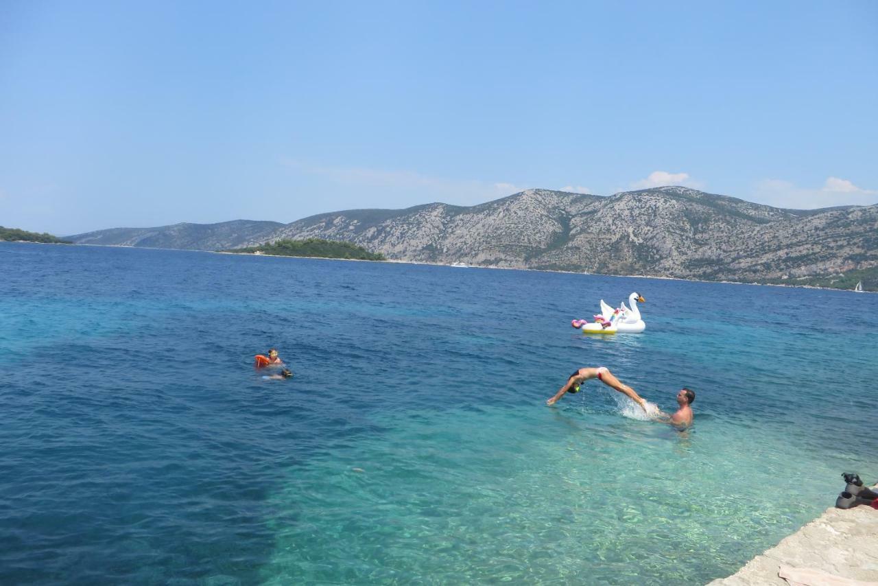 I&J Relaxing Beach Apartments Račišće Eksteriør billede