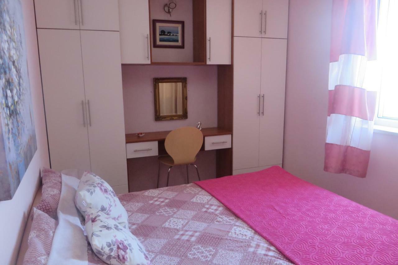 I&J Relaxing Beach Apartments Račišće Eksteriør billede