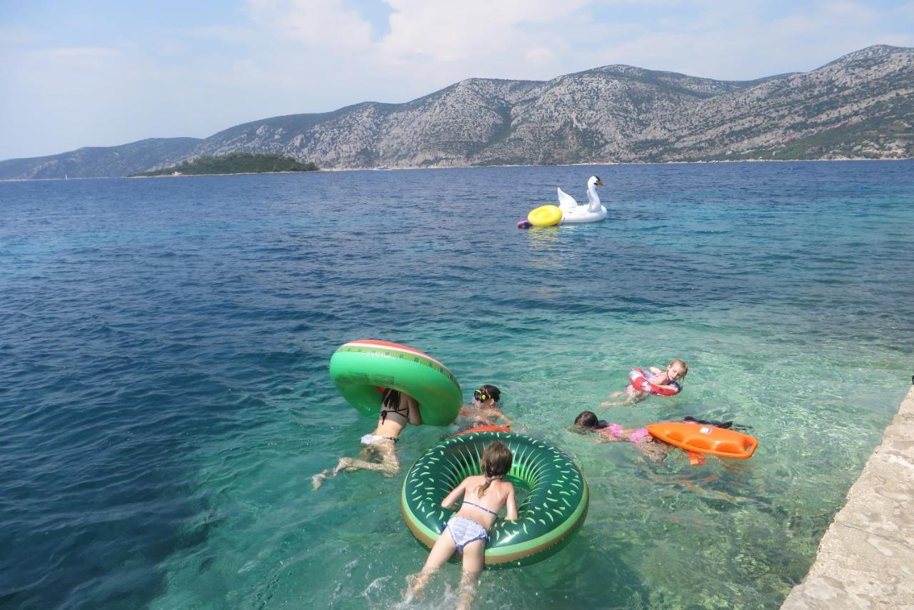 I&J Relaxing Beach Apartments Račišće Eksteriør billede