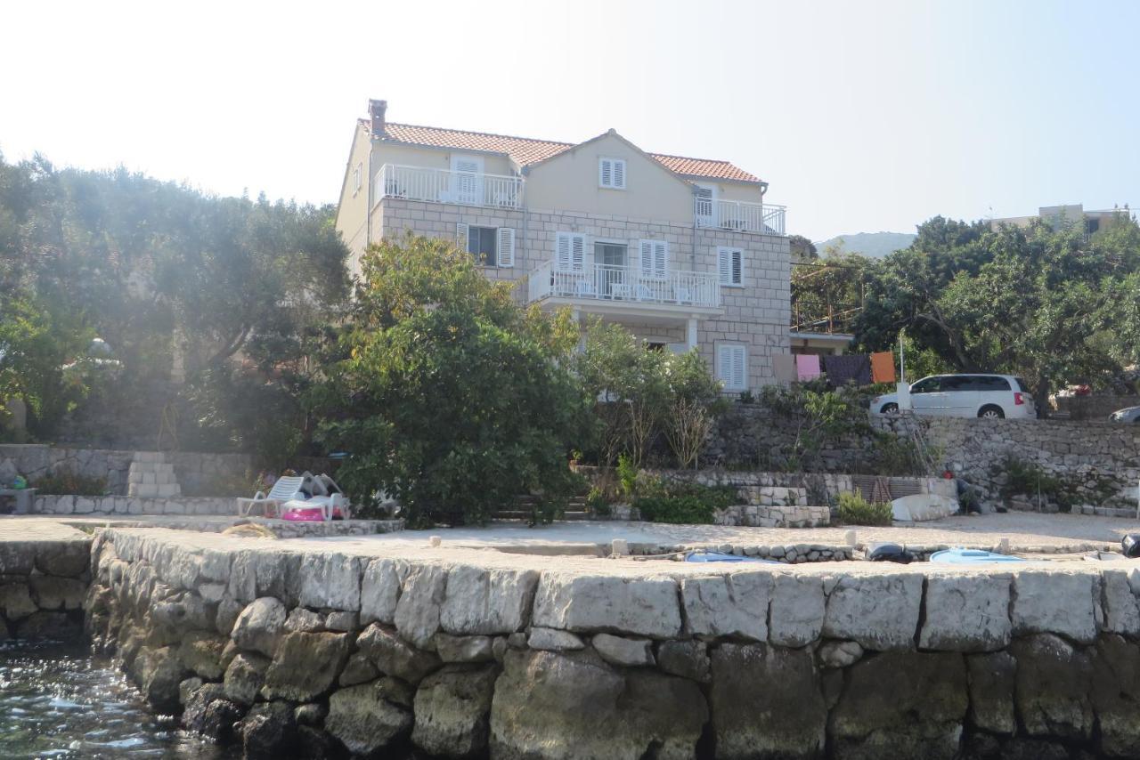 I&J Relaxing Beach Apartments Račišće Eksteriør billede