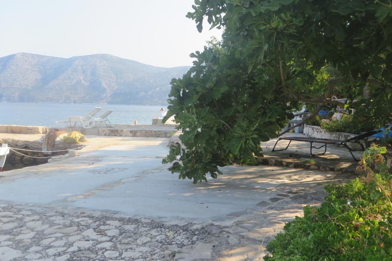 I&J Relaxing Beach Apartments Račišće Eksteriør billede